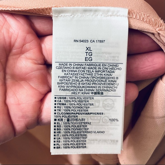 Banana Republic Blush Open Back Shortsleeved Blouse - Picture 3 of 3